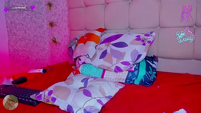 Kitty_Rose_CS Adlı Modelin Web Kamerası Şovu