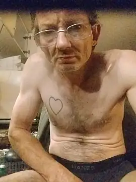 ROBERT0516 – Live XXX-chat