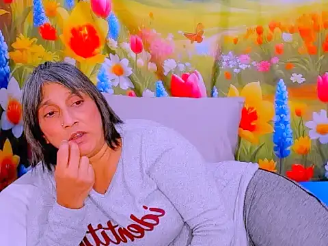 indianroxyn Live XXX chat