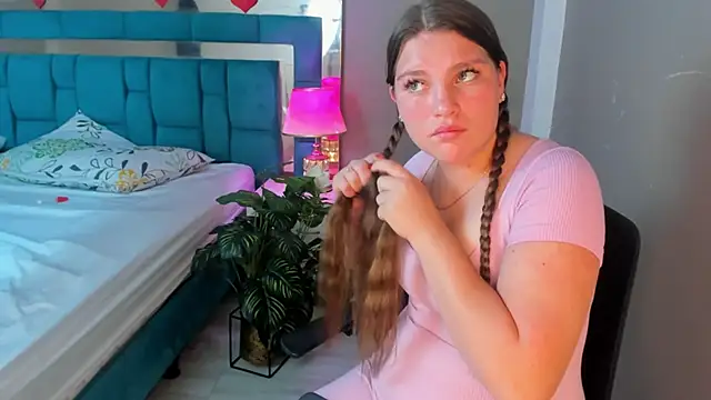 Chatroom XXX en direct de LiiaVelvet