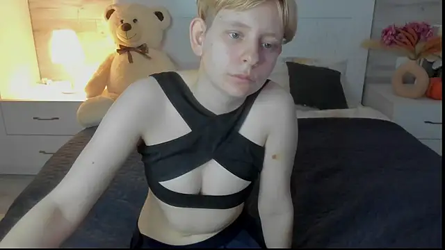 Show modela EloraBlu na web-kameri