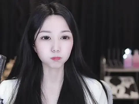 Nuyoah-77 Live XXX-Chat