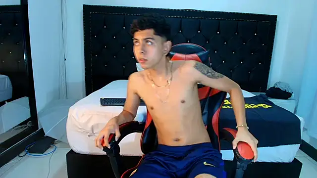 NohaDrake live XXX chat