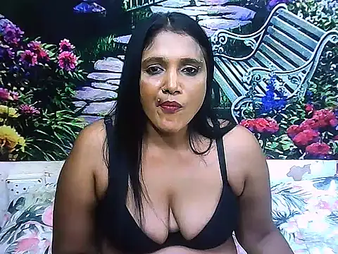 IndianSexyLady20 Adlı Modelin Canlı XXX Sohbeti