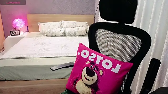 JENNIE-16 Adlı Modelin Canlı XXX Sohbeti