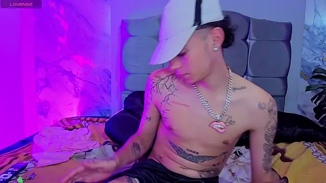 ELL_PBC élő XXX-chatje