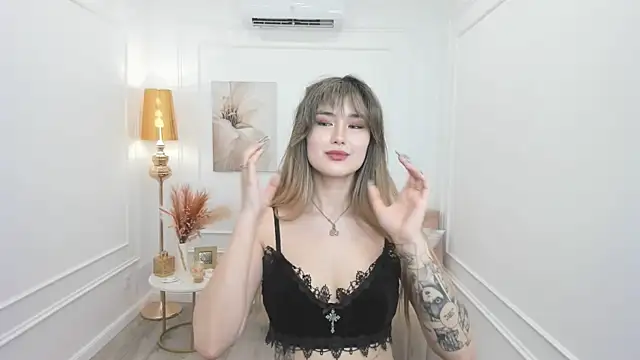 AnneTLi élő XXX-chatje