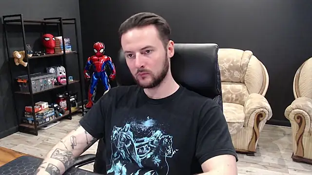 MihasikD: διαδικτυακό σόου στην κάμερα