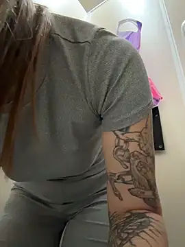 KishaMur: διαδικτυακό σόου στην κάμερα