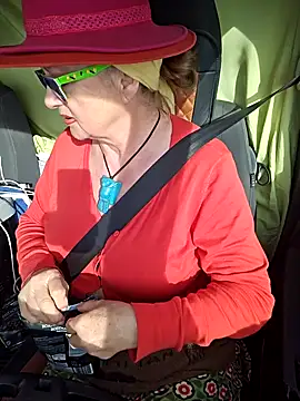 Hot-Muci élő XXX-chatje