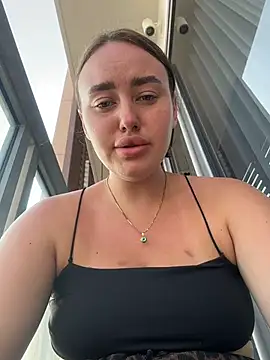 KiraSunshine Chat XXX in diretta