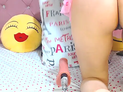 XXX chat uživo modela emassquirt29