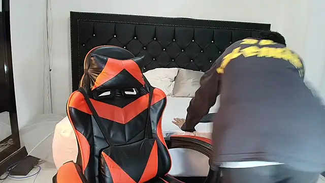 Chat +18 de NohaDrake ao vivo