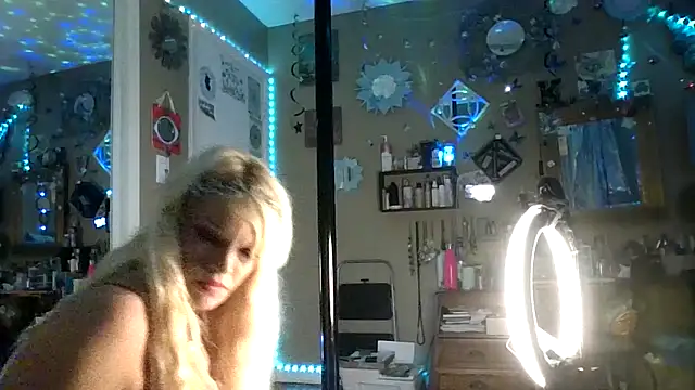 marilyn420 Show in webcam