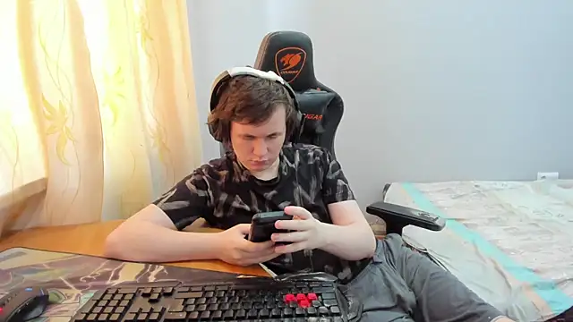 iliaskrislove élő XXX-chatje