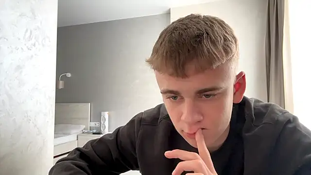 SoloFury Adlı Modelin Canlı XXX Sohbeti