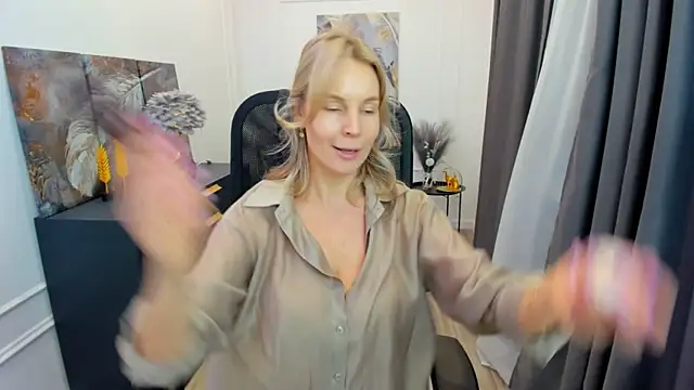 Sinty_Devis Adlı Modelin Canlı XXX Sohbeti