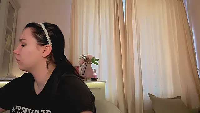 Alisia_Mars Adlı Modelin Canlı XXX Sohbeti