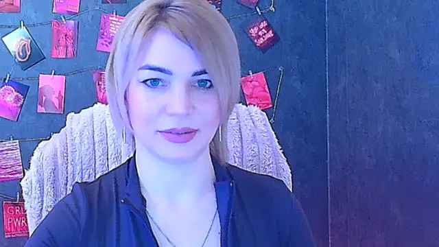 دردشة CuttieEmma الجنسية المباشرة