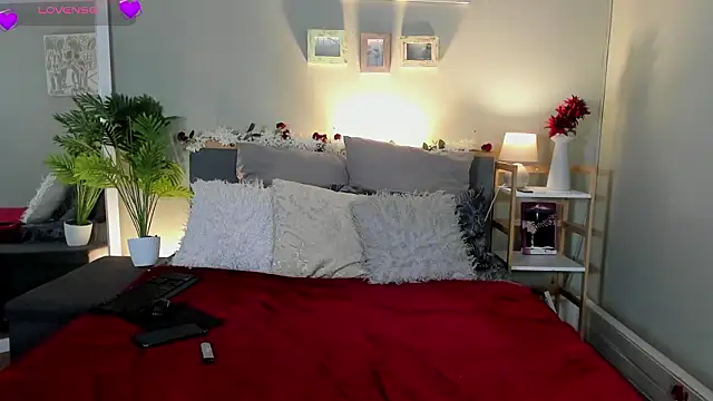 NaughtyTyra's Live XXX Chat