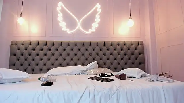 KAMI_HUGEASS' Live XXX Chat