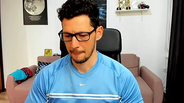 BrutusK08 Show in webcam