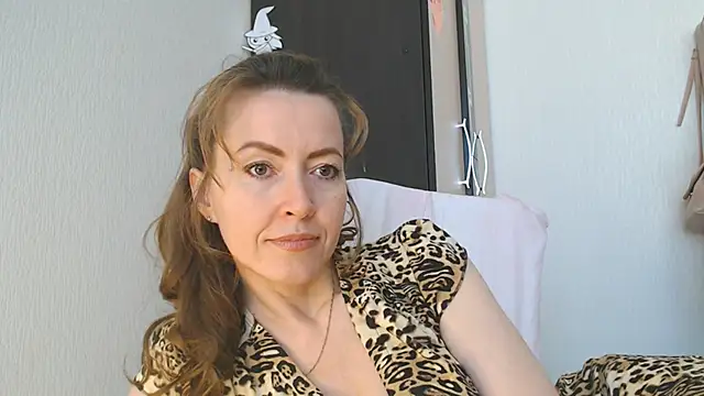 NicoleEunice87 Adlı Modelin Canlı XXX Sohbeti