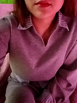 Chatroom XXX en direct de Romilk-12