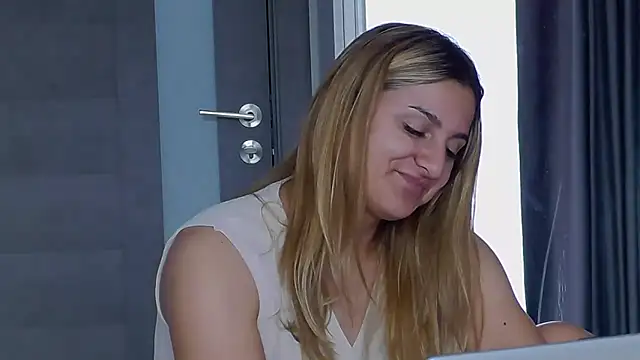 NicolePlay's Live XXX Chat