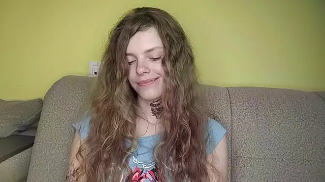 RayaNenlia's Live XXX Chat