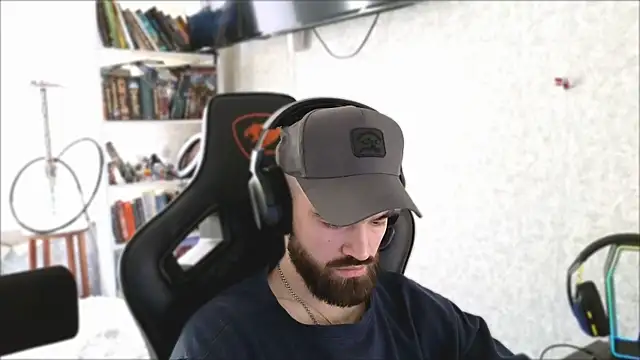 _Mostly_ Live XXX-chat