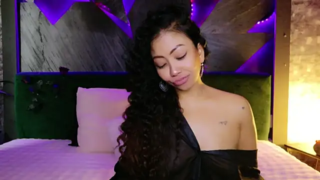 ElyaQuinnのライブXXXチャット