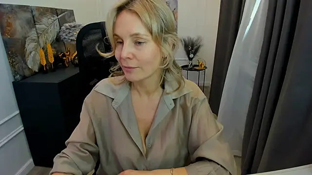 Sinty_Devis Adlı Modelin Canlı XXX Sohbeti