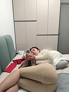 zzdd999 网络视讯表演