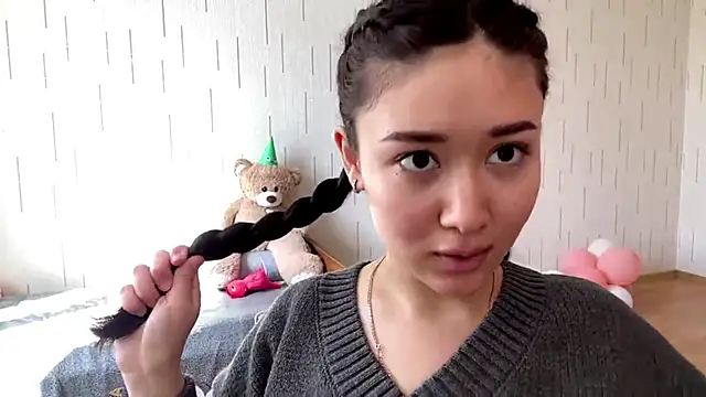 YourMiIa Adlı Modelin Canlı XXX Sohbeti