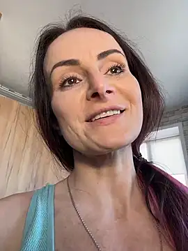 AnnaMaria- 现场XXX聊天