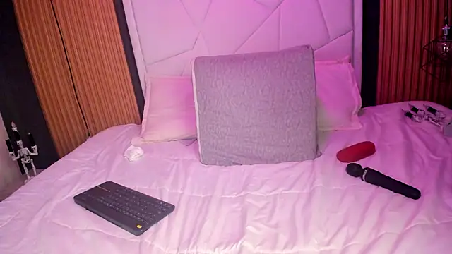 MiaTorres4: απευθείας συνομιλία ΧΧΧ