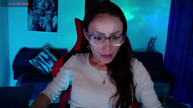 Sara-Guzman1's Live XXX Chat