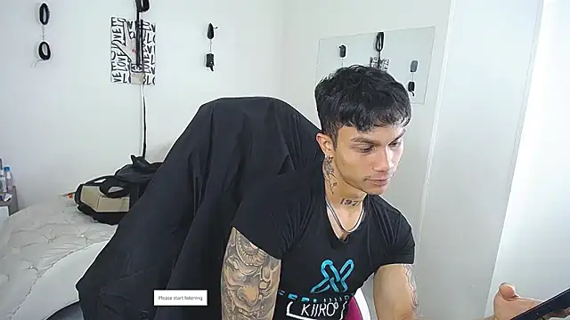 Pertunjukan Kamera Web Leonard_Price