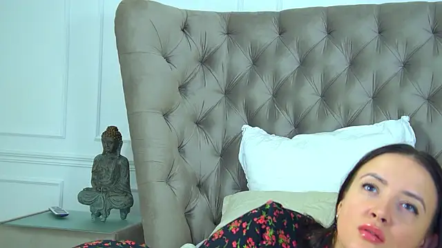 ElinaBellucci Chat XXX in diretta