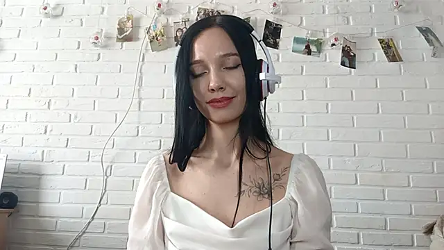 VanettaHartong Adlı Modelin Canlı XXX Sohbeti