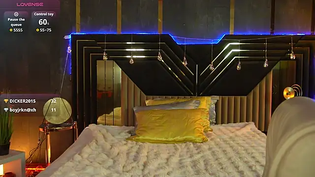 VelvetLuck's Live XXX Chat