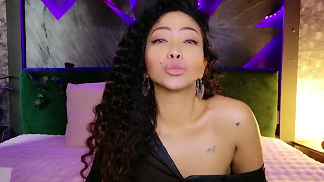 Chat XXX en directo de ElyaQuinn