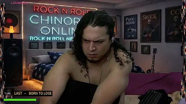 Pokazy przed kamerką – chino_roz