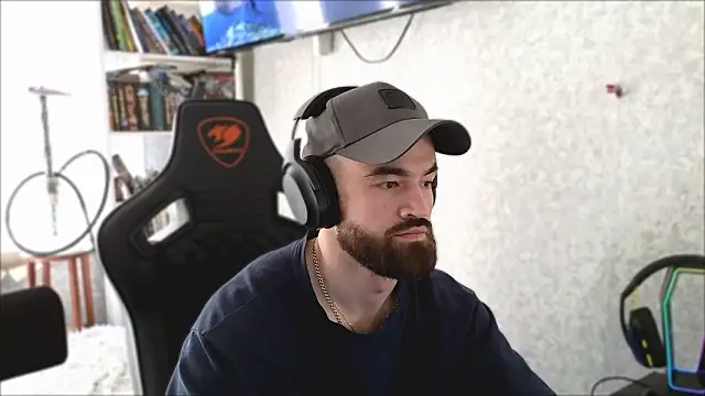 Show modela _Mostly_ na web-kameri