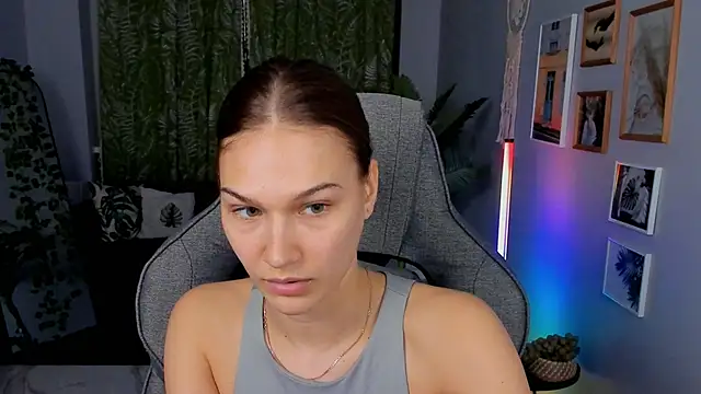 Sweet_Emilya Adlı Modelin Canlı XXX Sohbeti