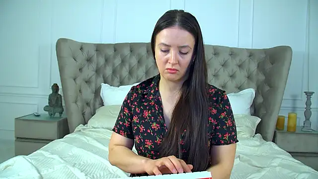 ElinaBellucci Chat XXX in diretta