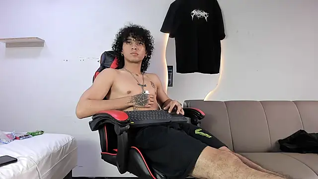 JackesTaylor: διαδικτυακό σόου στην κάμερα