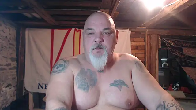 Newfiesausage1972 Show Webcam