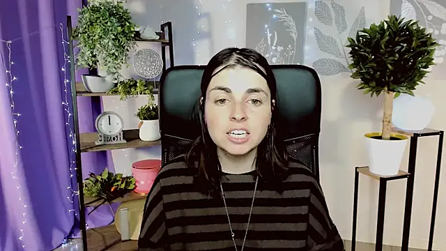 MartaEdams Adlı Modelin Canlı XXX Sohbeti